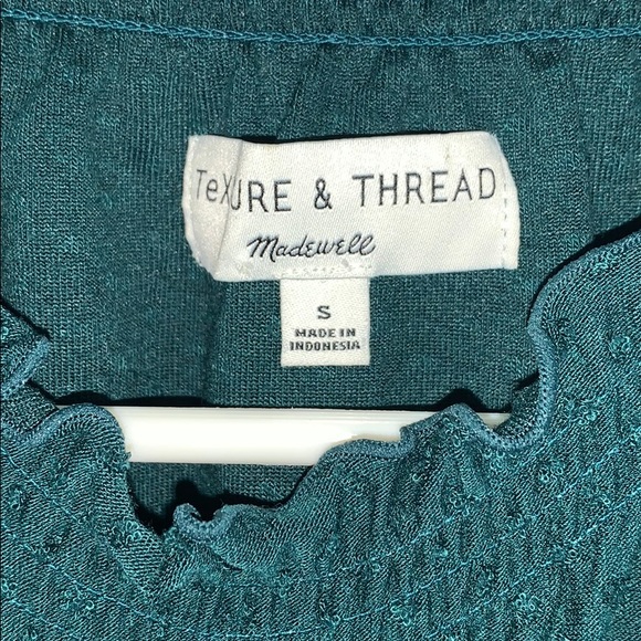 Emerald green color push blouse - Picture 3 of 4